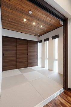 ”デザインと機能性を兼ね備えた落ち着いた住まい” スリット窓は外観のデザインだけでなく採光と通風を確保でき、気持ちの良い和室に。 ♯畳スペース　♯注文住宅　♯滋賀県の工務店　♯蒲生工務店