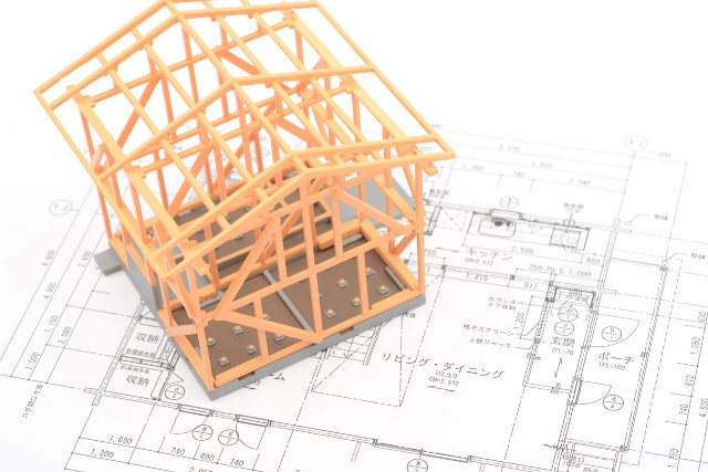 木造住宅の枠組みと設計図